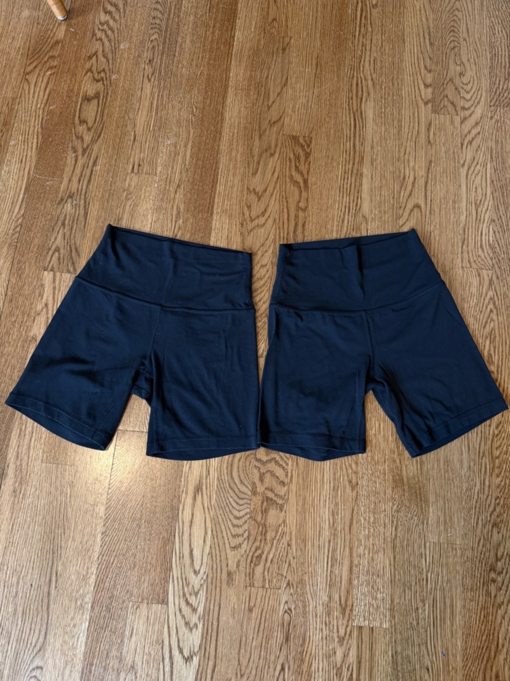 black lululemon shorts